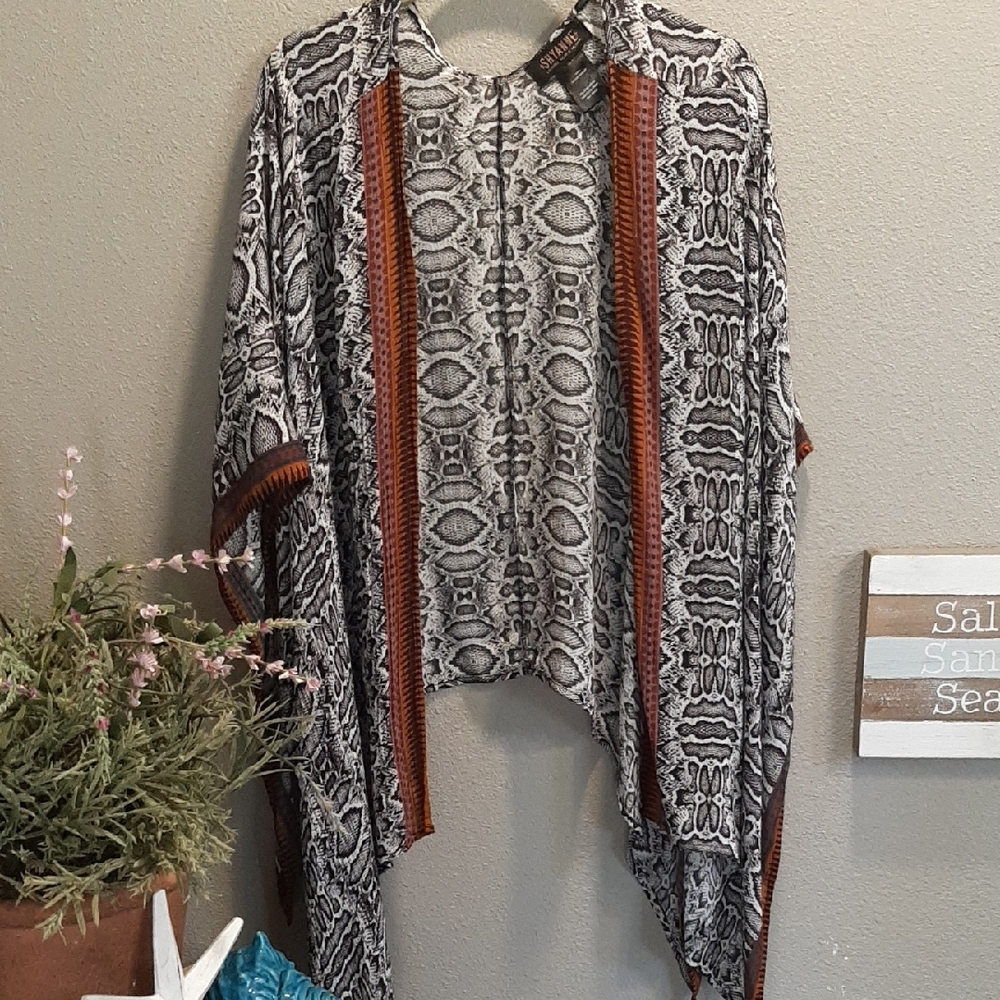 Shyanne Shrug/kimono One Size
